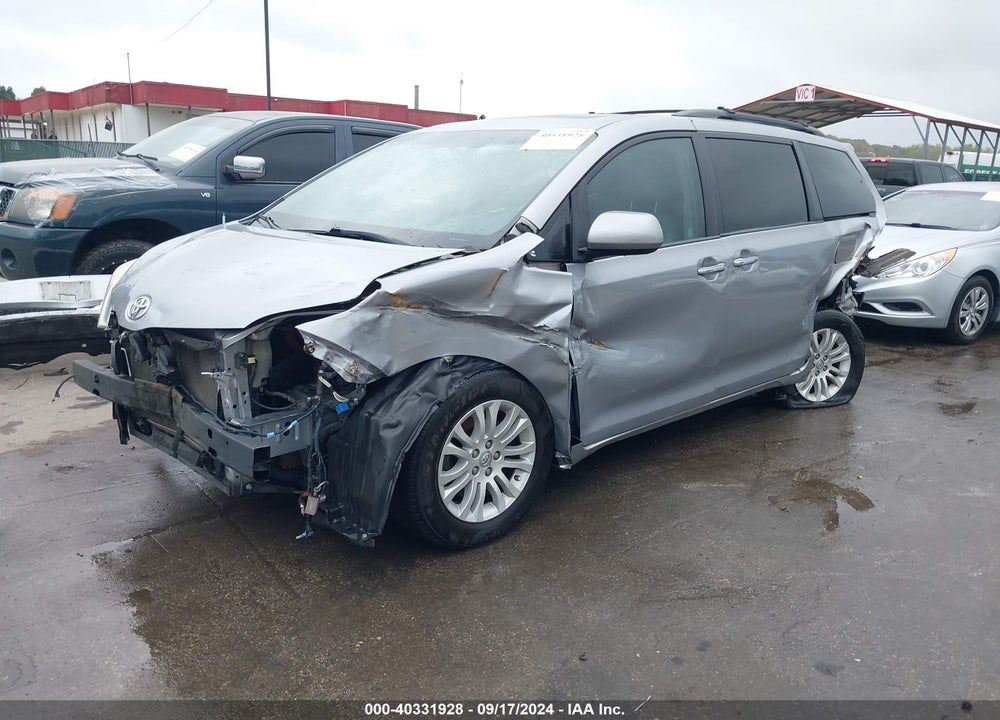 2013 TOYOTA SIENNA XLE V6 8 PASSENGER VIN: 5TDYK3DC7DS319627