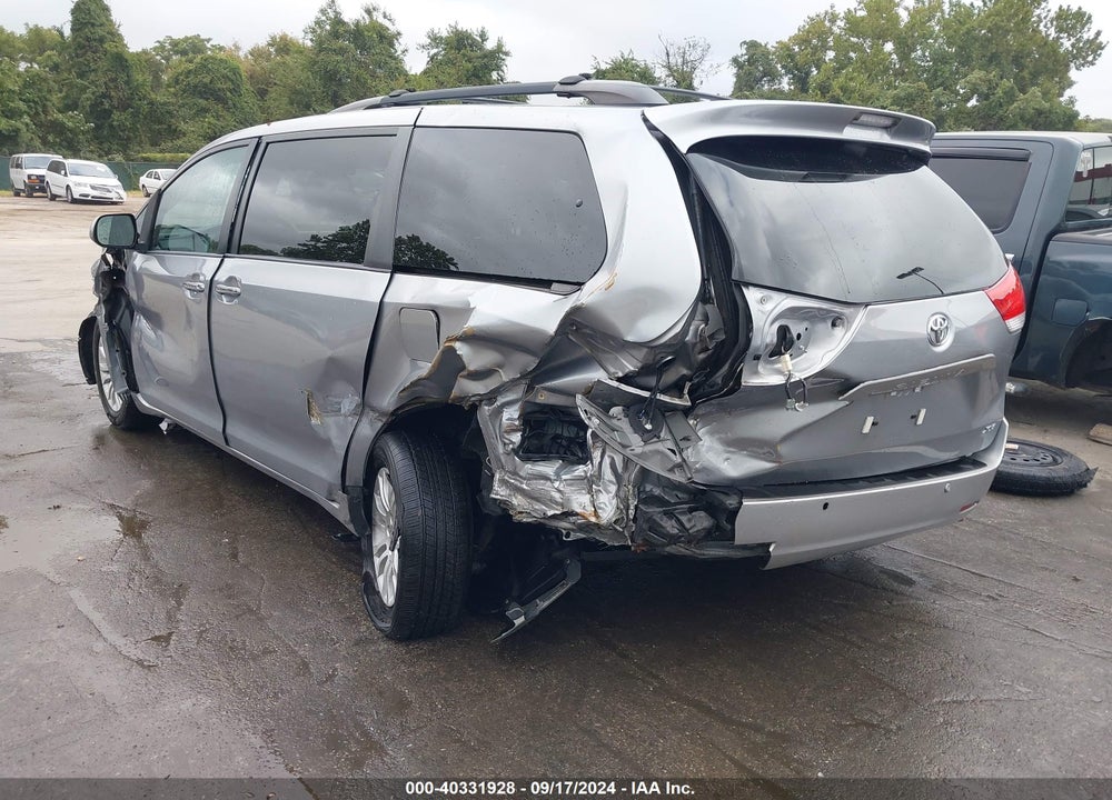 2013 TOYOTA SIENNA XLE V6 8 PASSENGER VIN: 5TDYK3DC7DS319627