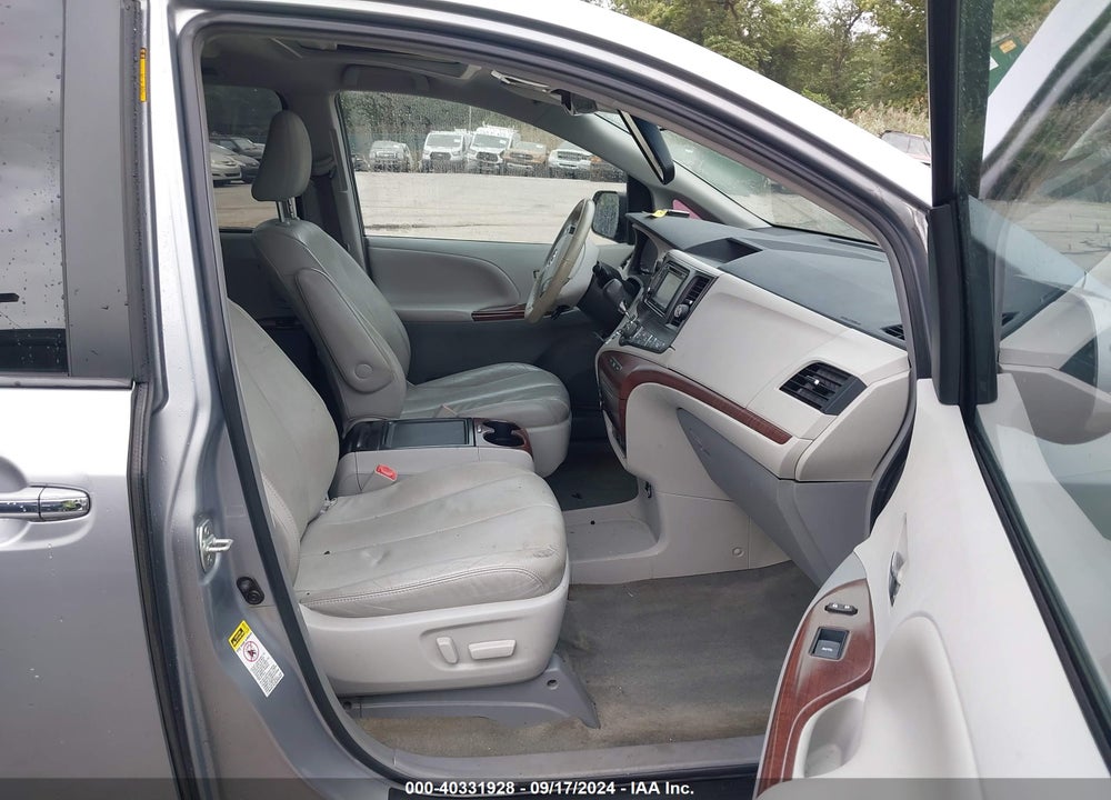2013 TOYOTA SIENNA XLE V6 8 PASSENGER VIN: 5TDYK3DC7DS319627