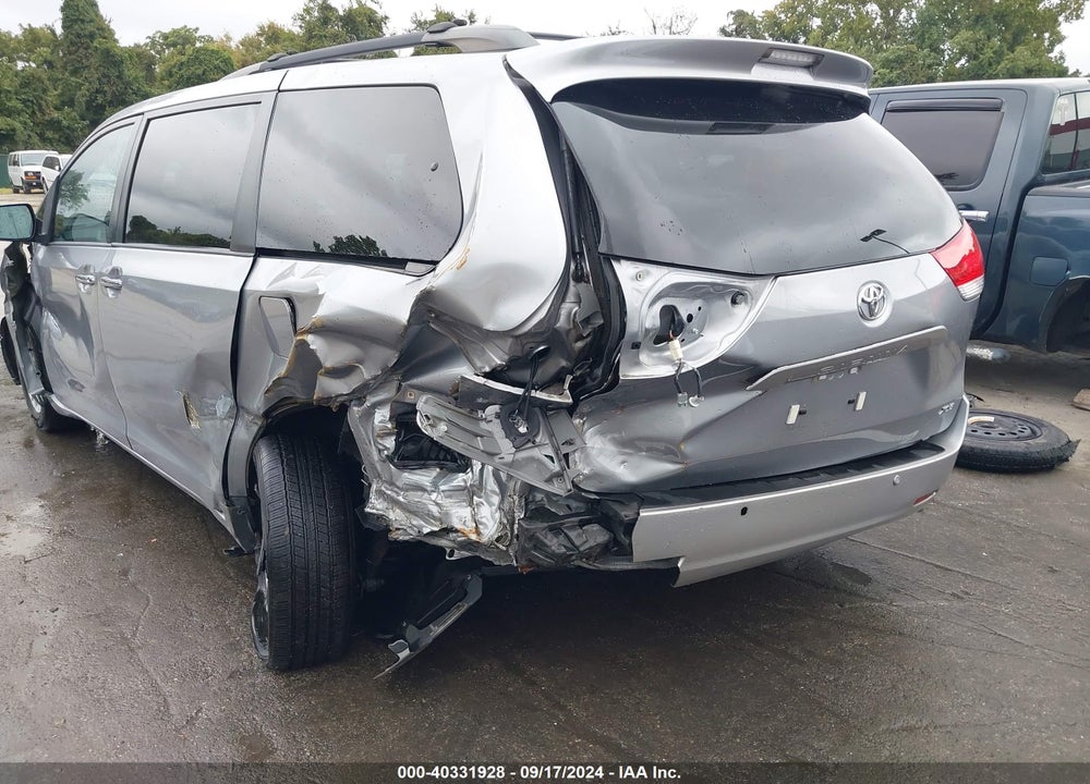2013 TOYOTA SIENNA XLE V6 8 PASSENGER VIN: 5TDYK3DC7DS319627