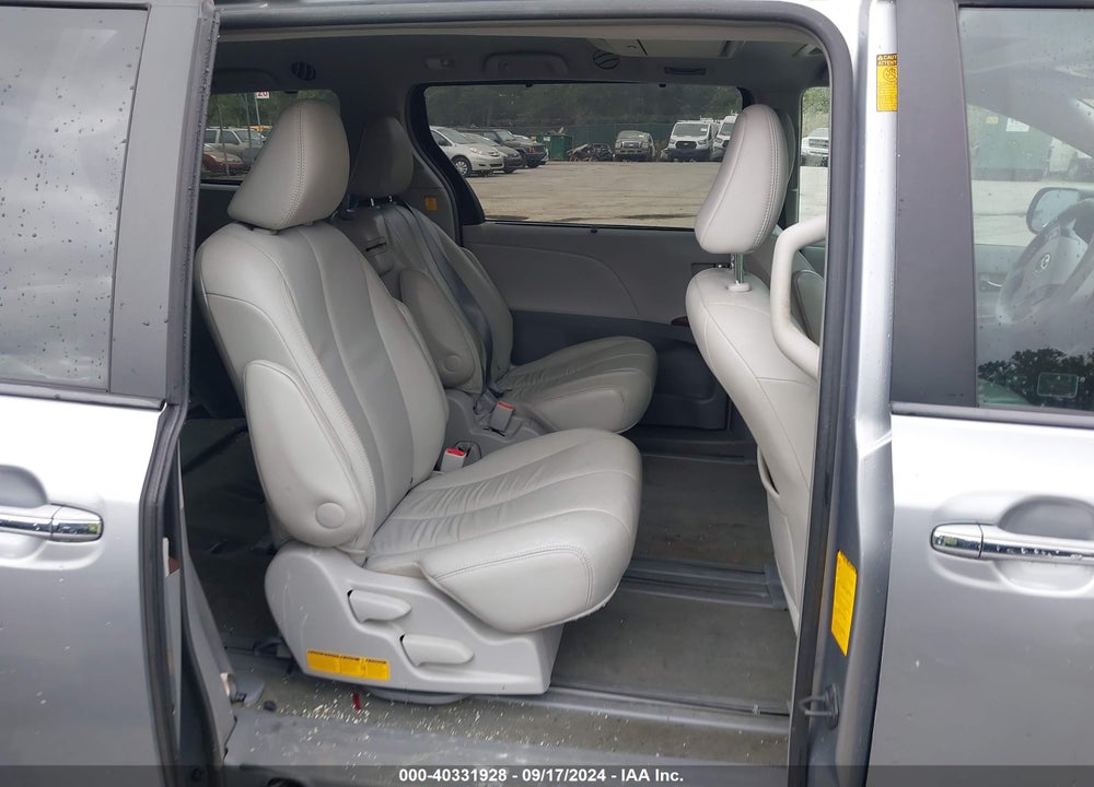 2013 TOYOTA SIENNA XLE V6 8 PASSENGER VIN: 5TDYK3DC7DS319627
