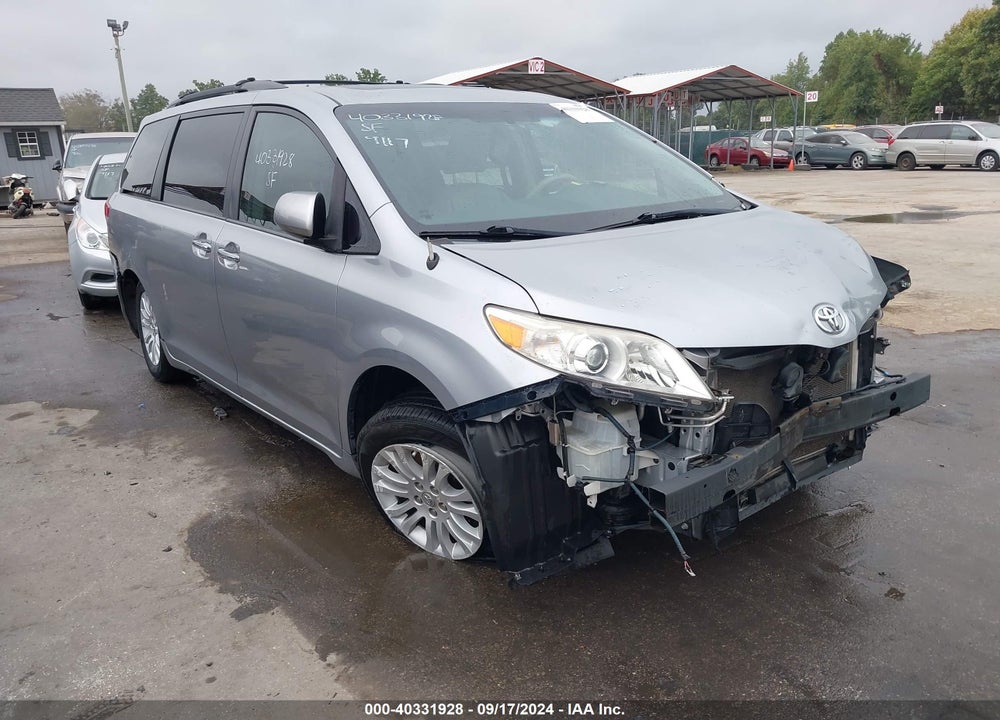 2013 TOYOTA SIENNA XLE V6 8 PASSENGER VIN: 5TDYK3DC7DS319627