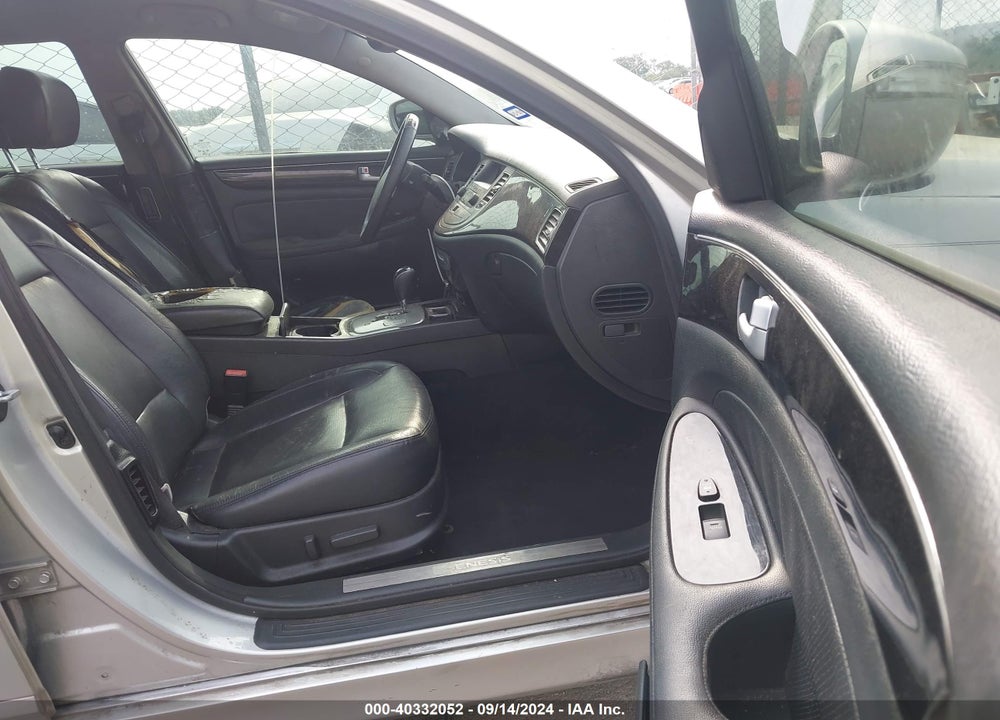 2013 HYUNDAI GENESIS VIN: KMHGC4DD1DU226343