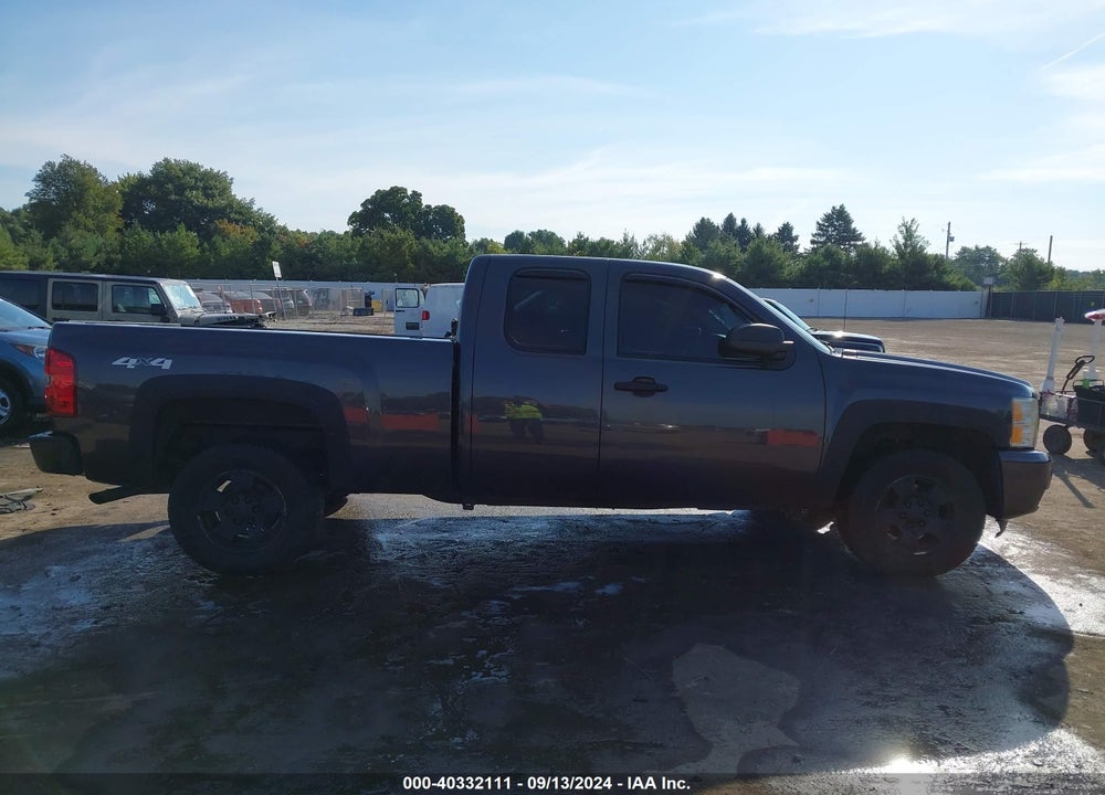 2011 CHEVROLET SILVERADO 1500 LT VIN: 1GCRKSE32BZ211618