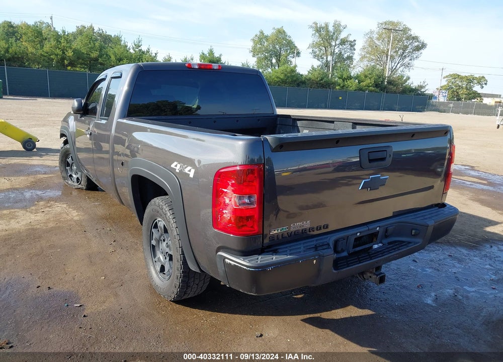 2011 CHEVROLET SILVERADO 1500 LT VIN: 1GCRKSE32BZ211618