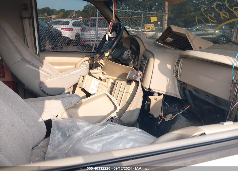 2000 CHEVROLET ASTRO UPFITTER PKG. VIN: 1GBDM19WXYB182085