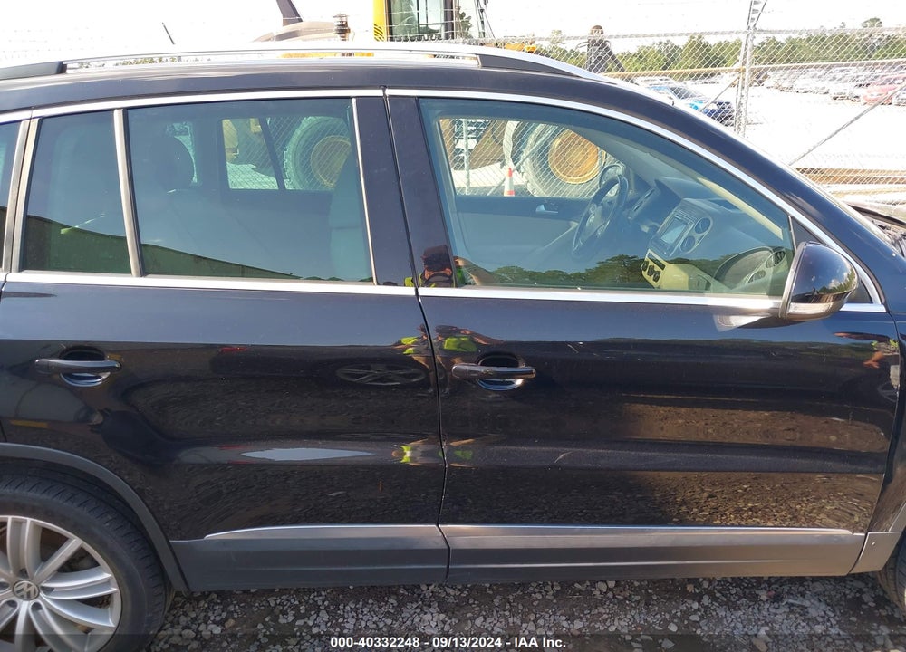 2016 VOLKSWAGEN TIGUAN SE VIN: WVGAV7AX7GW523786