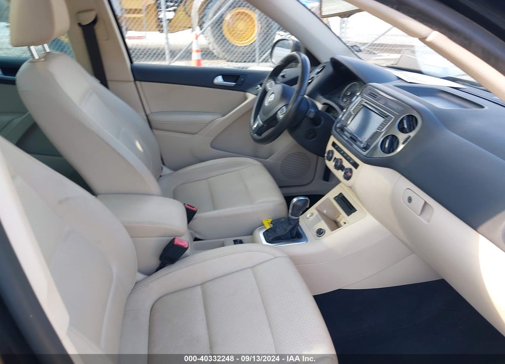 2016 VOLKSWAGEN TIGUAN SE VIN: WVGAV7AX7GW523786