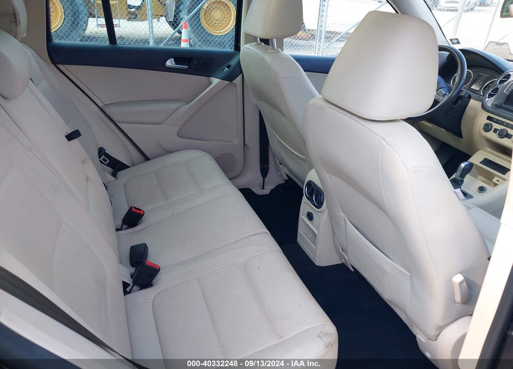 2016 VOLKSWAGEN TIGUAN SE VIN: WVGAV7AX7GW523786