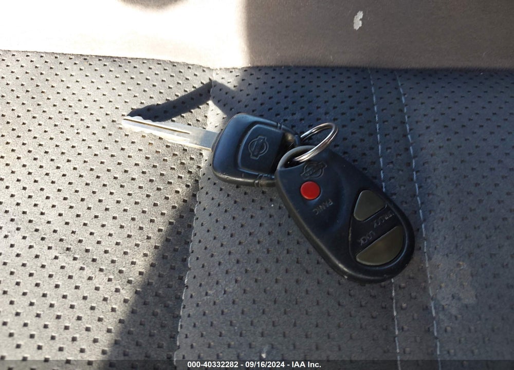 2001 NISSAN PATHFINDER SE VIN: JN8DR09Y61W599456