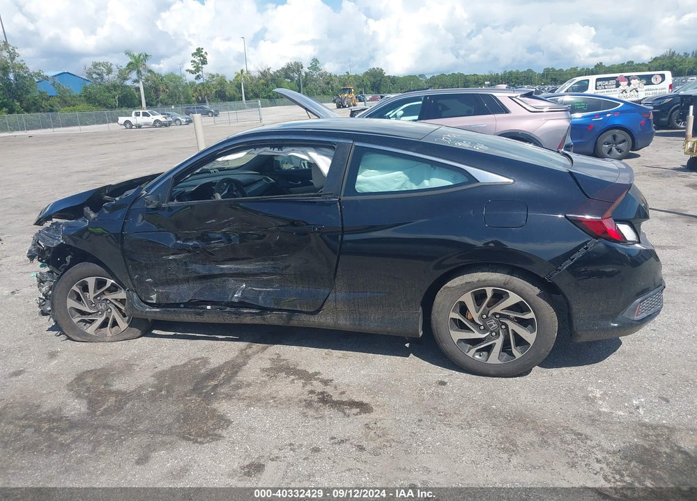 2018 HONDA CIVIC LX VIN: 2HGFC4B58JH301700