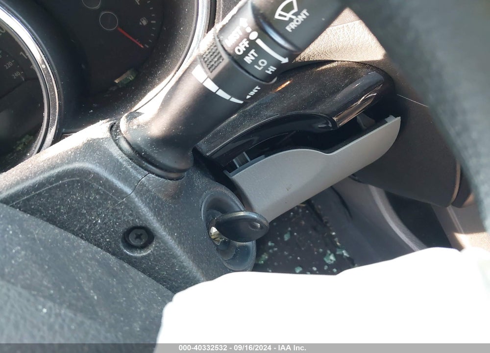 2011 KIA SORENTO LX VIN: 5XYKTCA11BG010297
