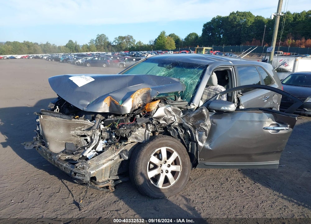 2011 KIA SORENTO LX VIN: 5XYKTCA11BG010297
