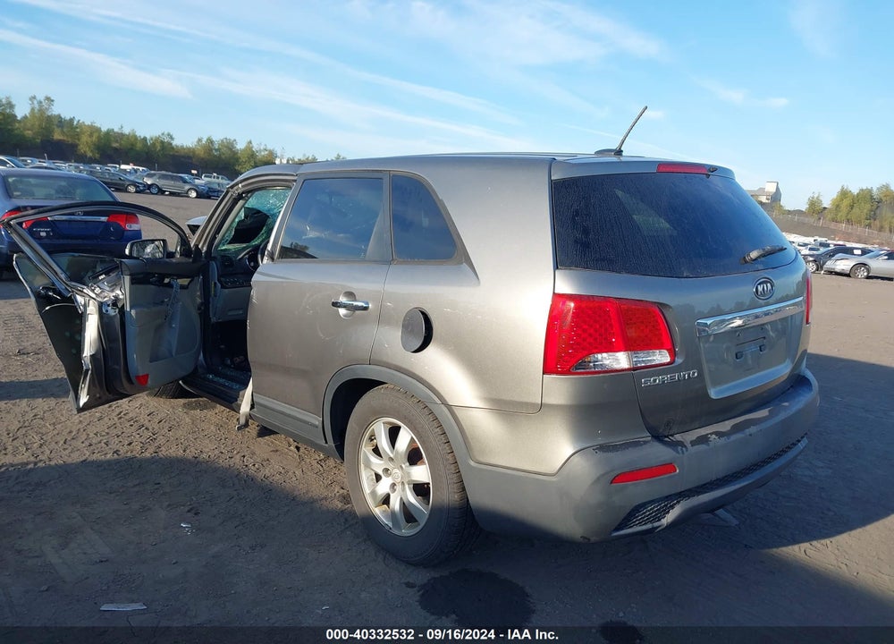 2011 KIA SORENTO LX VIN: 5XYKTCA11BG010297