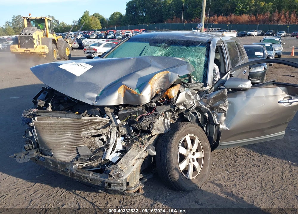 2011 KIA SORENTO LX VIN: 5XYKTCA11BG010297