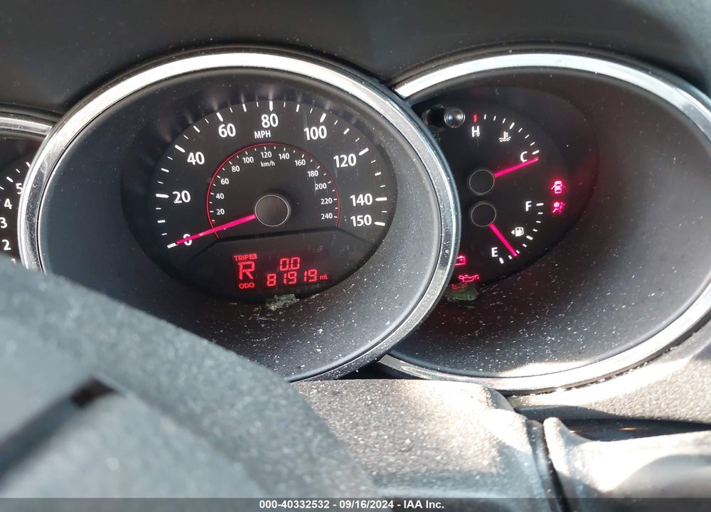 2011 KIA SORENTO LX VIN: 5XYKTCA11BG010297