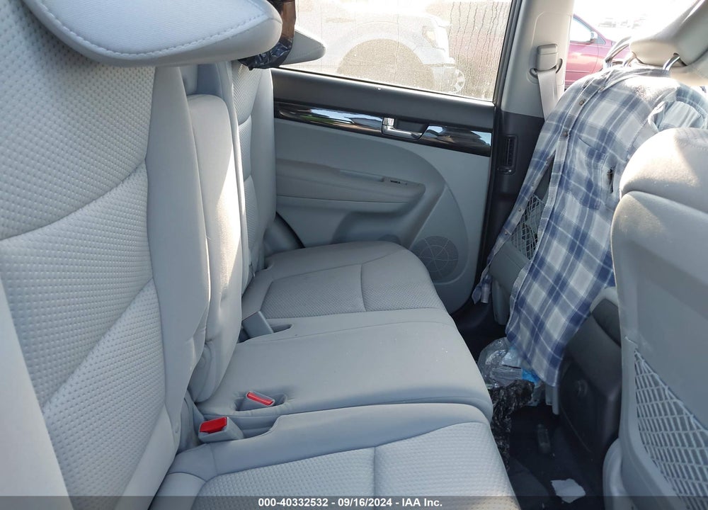 2011 KIA SORENTO LX VIN: 5XYKTCA11BG010297