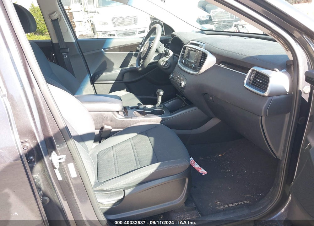 2018 KIA SORENTO VIN: 5XYPGDA52JG429227