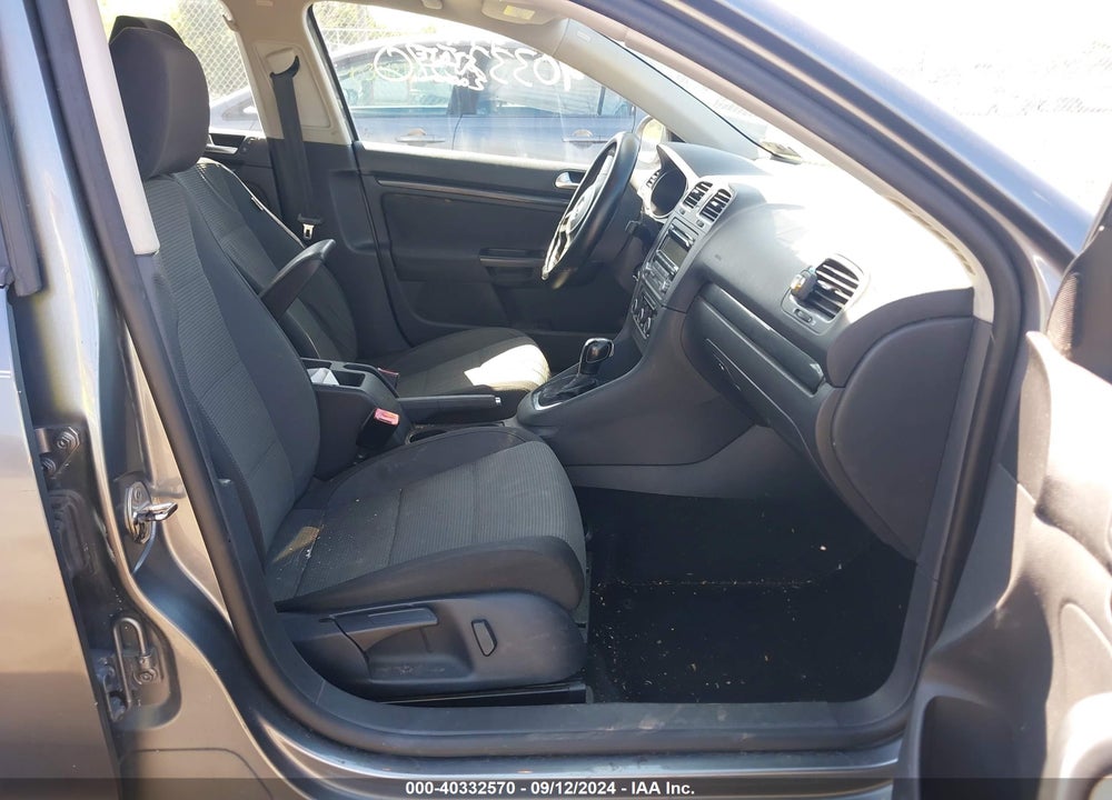 2011 VOLKSWAGEN JETTA SPORTWAGEN 2.5L S VIN: 3VWPZ7AJ2BM679531