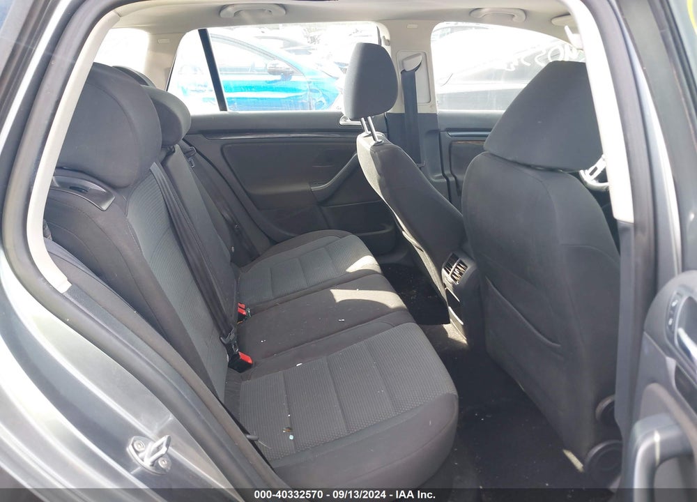 2011 VOLKSWAGEN JETTA SPORTWAGEN 2.5L S VIN: 3VWPZ7AJ2BM679531