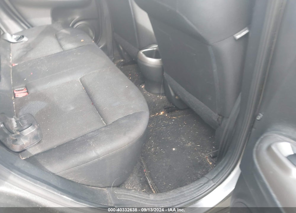 2011 NISSAN JUKE S VIN: JN8AF5MRXBT021050