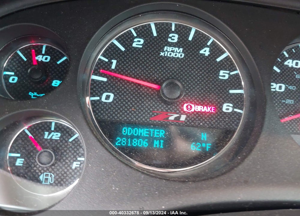 2010 CHEVROLET TAHOE LT VIN: 1GNUKBE00AR102774