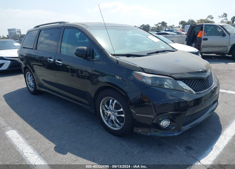 2014 TOYOTA SIENNA SE 8 PASSENGER VIN: 5TDXK3DC3ES422346