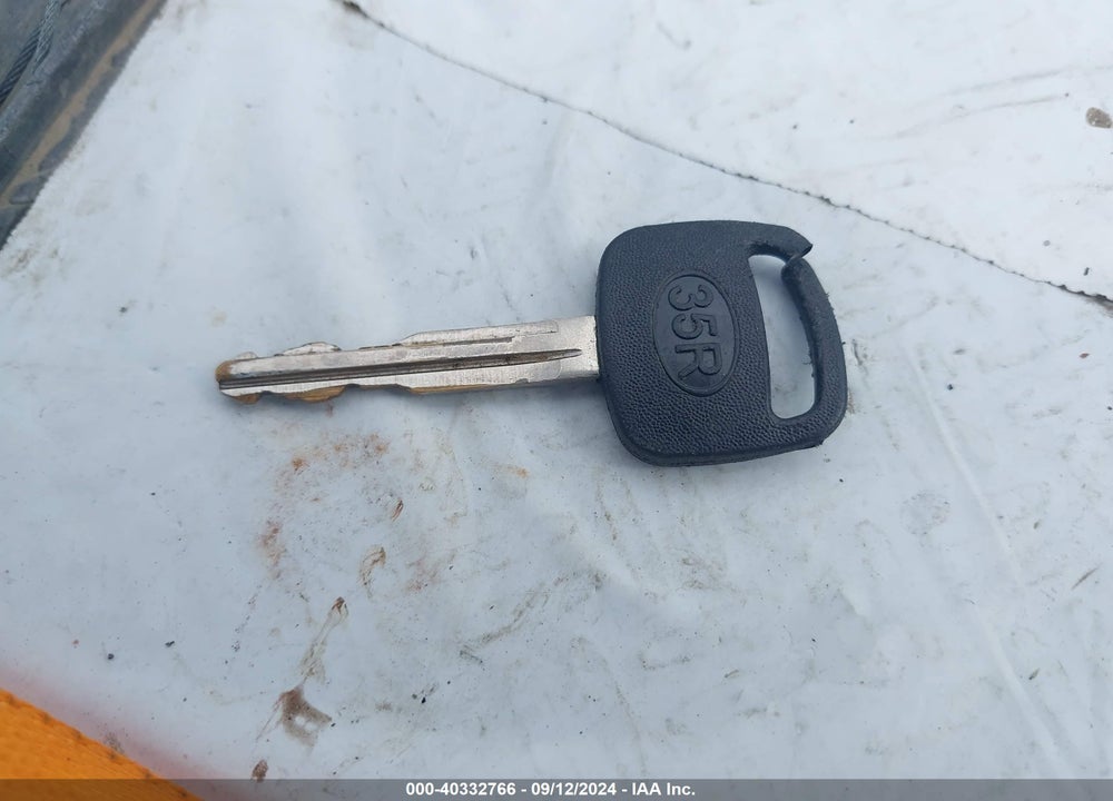 2006 TOYOTA RAV4 VIN: JTMBD33V366013627