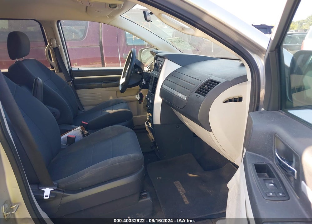 2010 DODGE GRAND CARAVAN SE VIN: 2D4RN4DE5AR102121