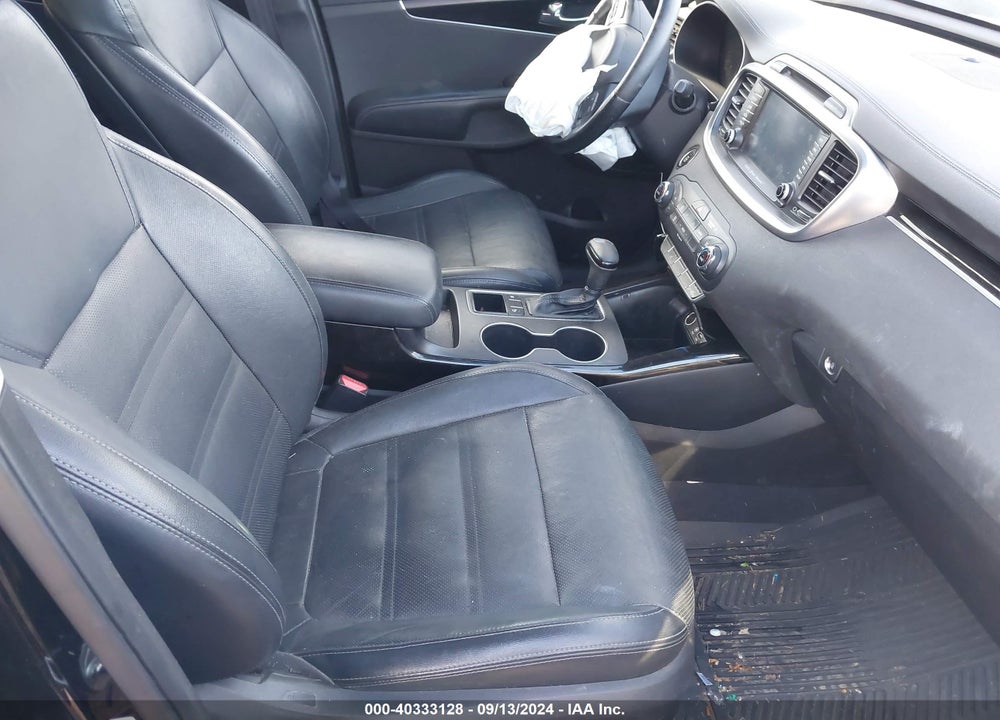2016 KIA SORENTO 3.3L SX VIN: 5XYPK4A59GG117560