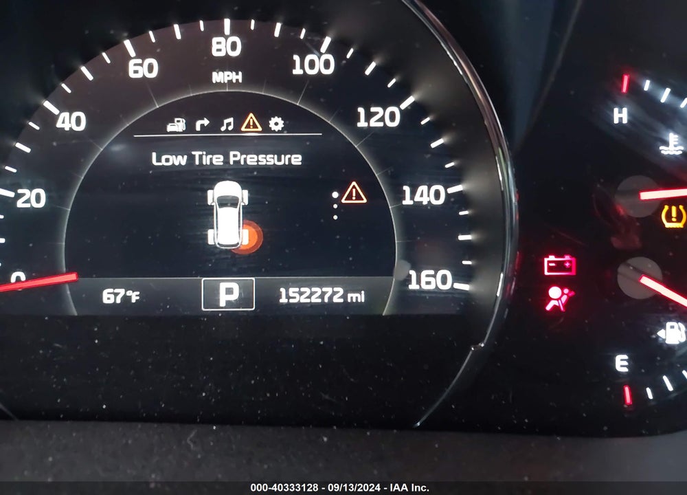 2016 KIA SORENTO 3.3L SX VIN: 5XYPK4A59GG117560