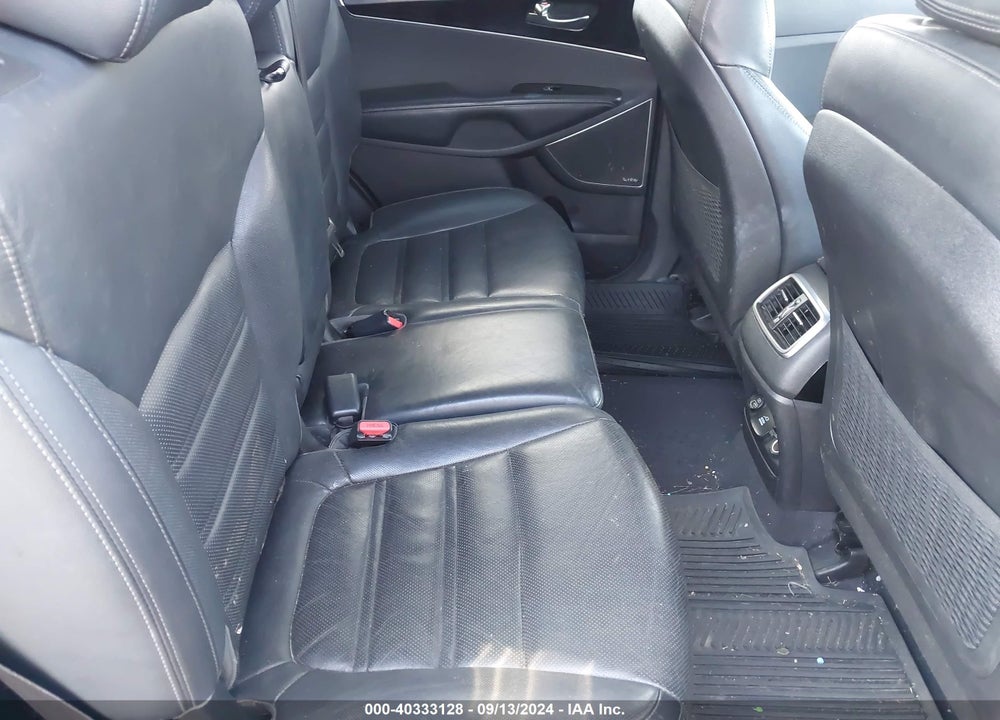 2016 KIA SORENTO 3.3L SX VIN: 5XYPK4A59GG117560