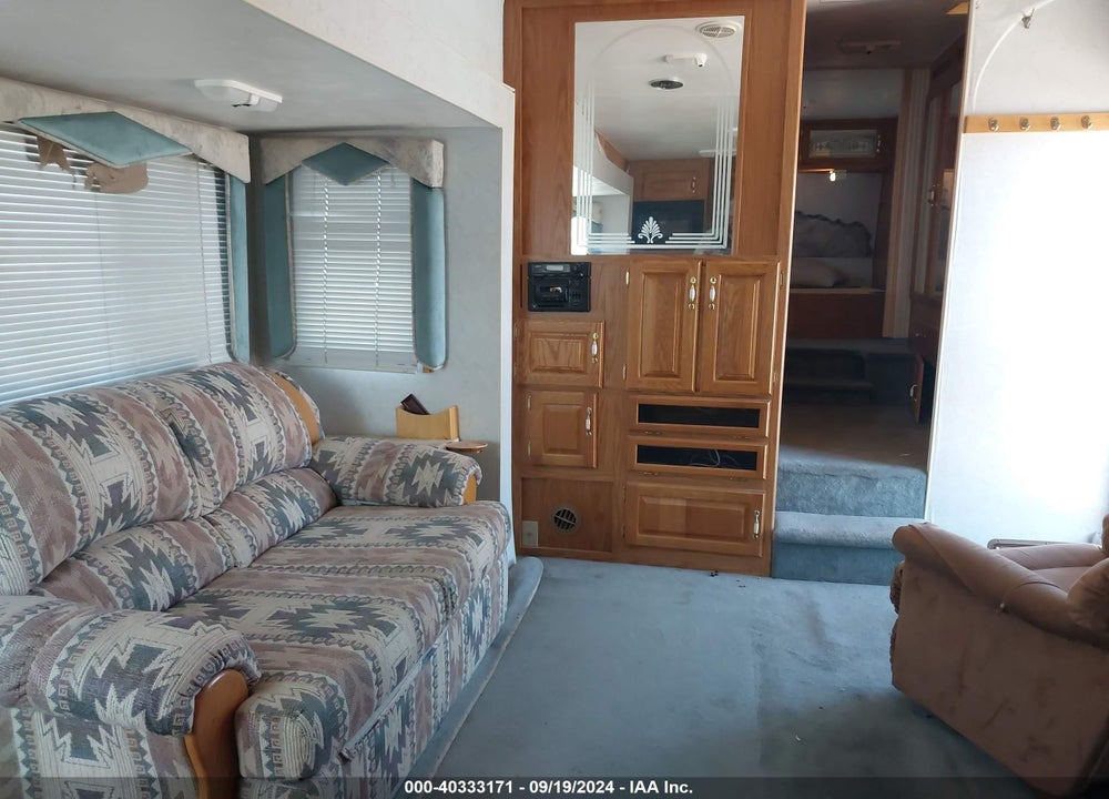 1998 NU-WA HITCHHIKER II VIN: 1C932JN03WA021783