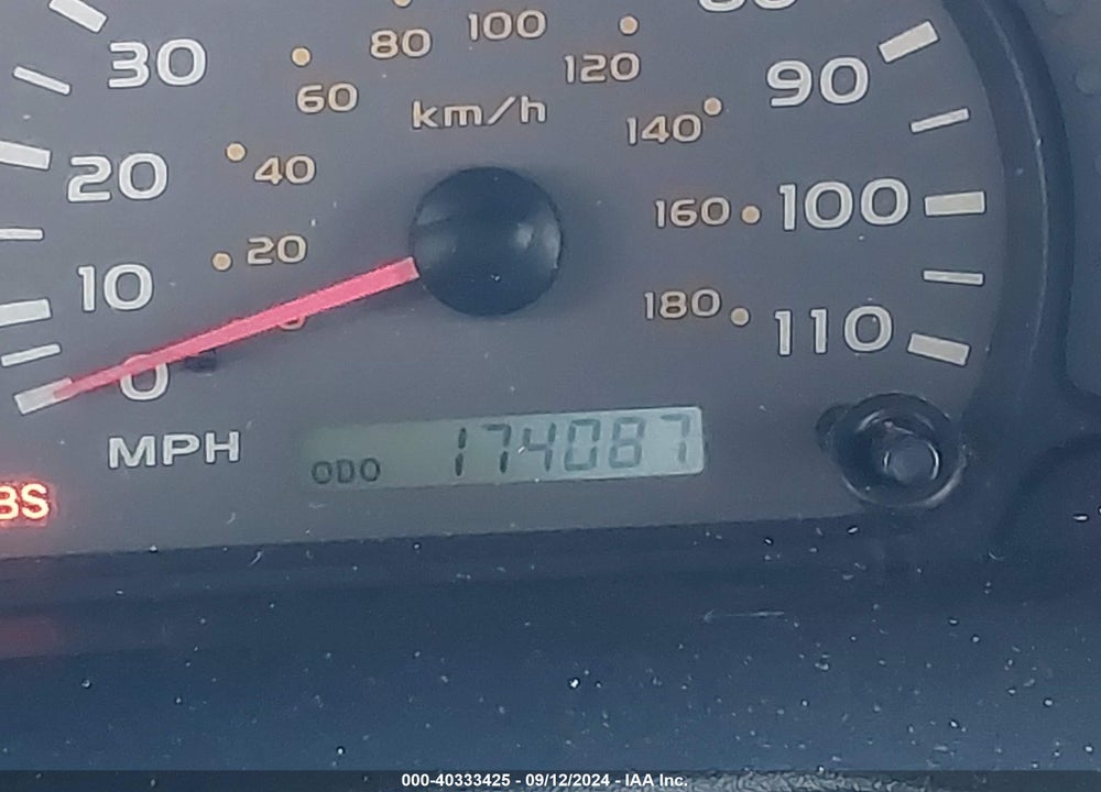 2002 TOYOTA SEQUOIA LIMITED V8 VIN: 5TDBT48A32S104003