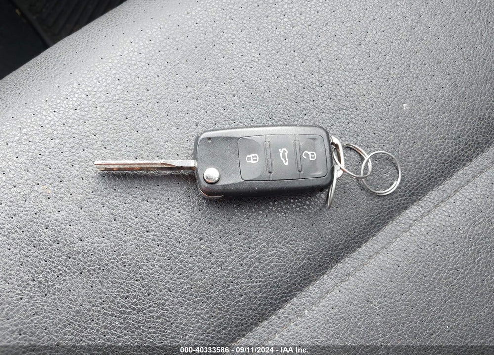2011 VOLKSWAGEN JETTA 2.5L SE VIN: 3VWDZ7AJ3BM317663