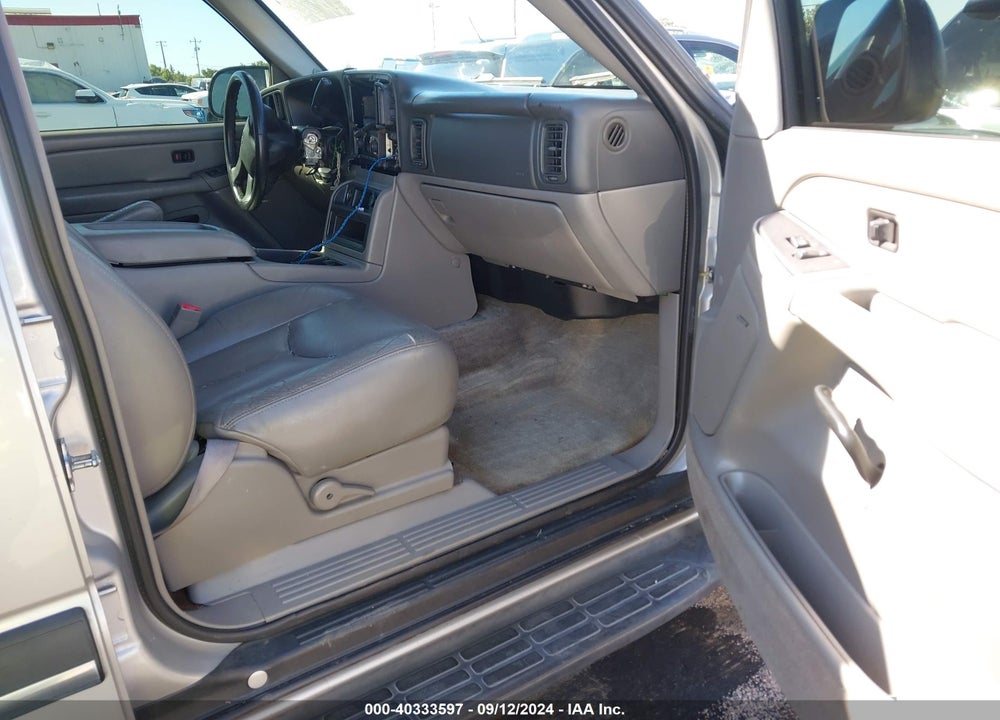 2004 CHEVROLET TAHOE LS VIN: 1GNEC13T24J224189