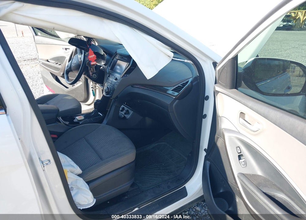 2017 HYUNDAI SANTA FE SE VIN: KM8SMDHF0HU224656