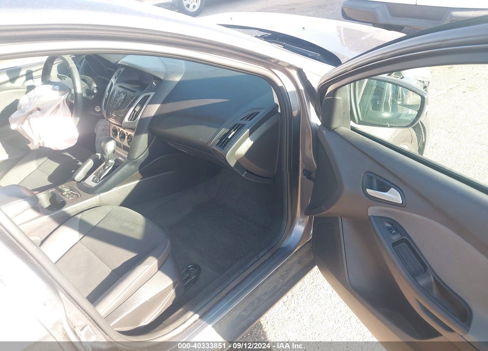 2014 FORD FOCUS SE VIN: 1FADP3K25EL270883