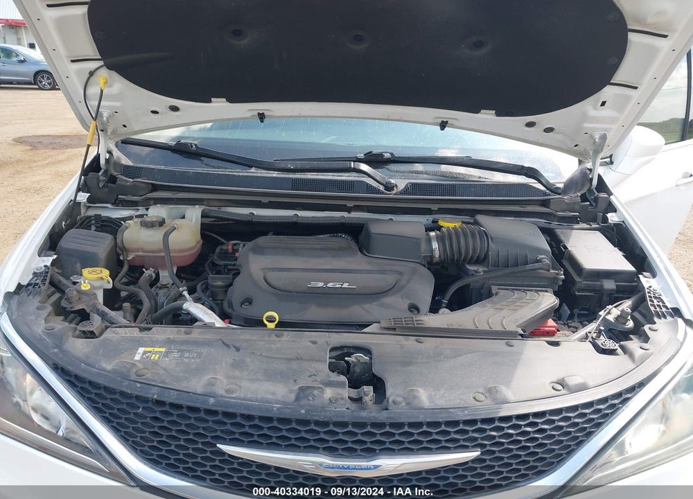 2018 CHRYSLER PACIFICA TOURING L VIN: 2C4RC1BG1JR120511