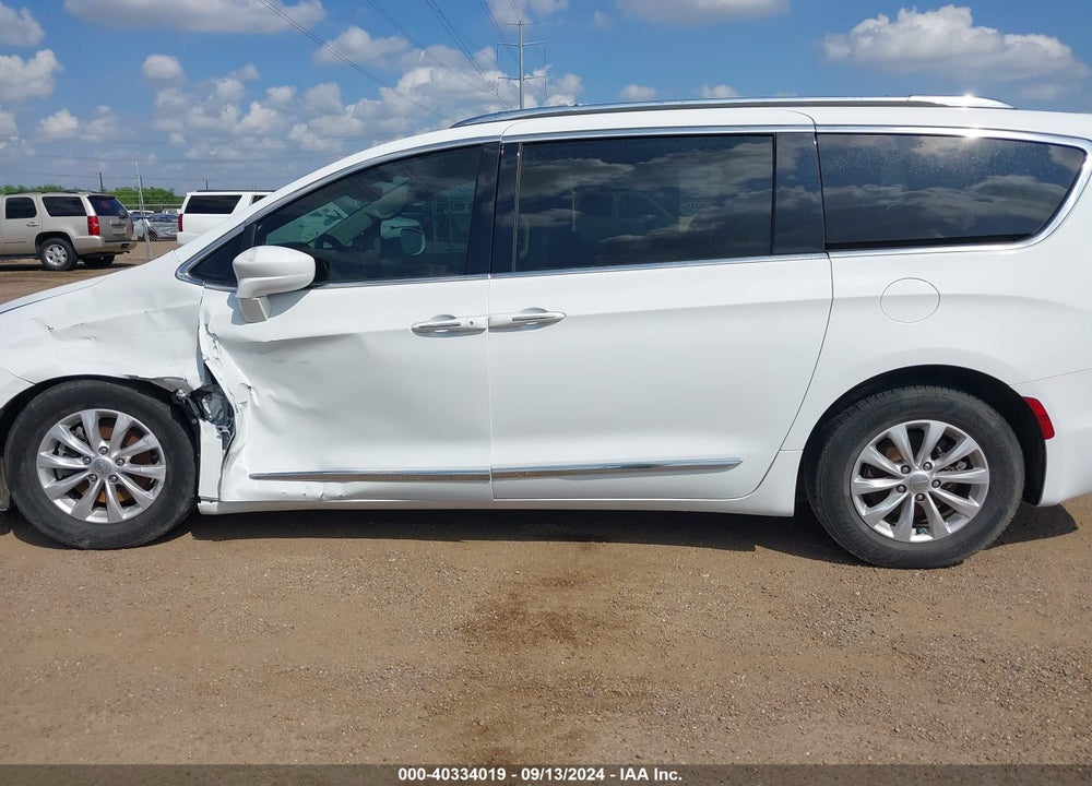 2018 CHRYSLER PACIFICA TOURING L VIN: 2C4RC1BG1JR120511