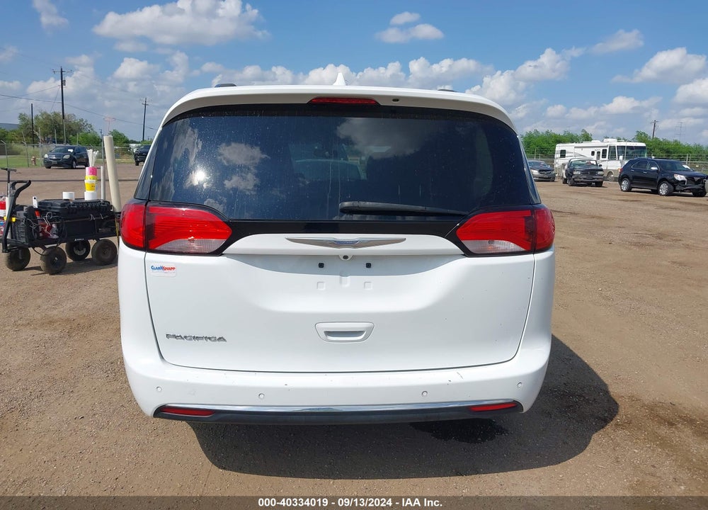 2018 CHRYSLER PACIFICA TOURING L VIN: 2C4RC1BG1JR120511
