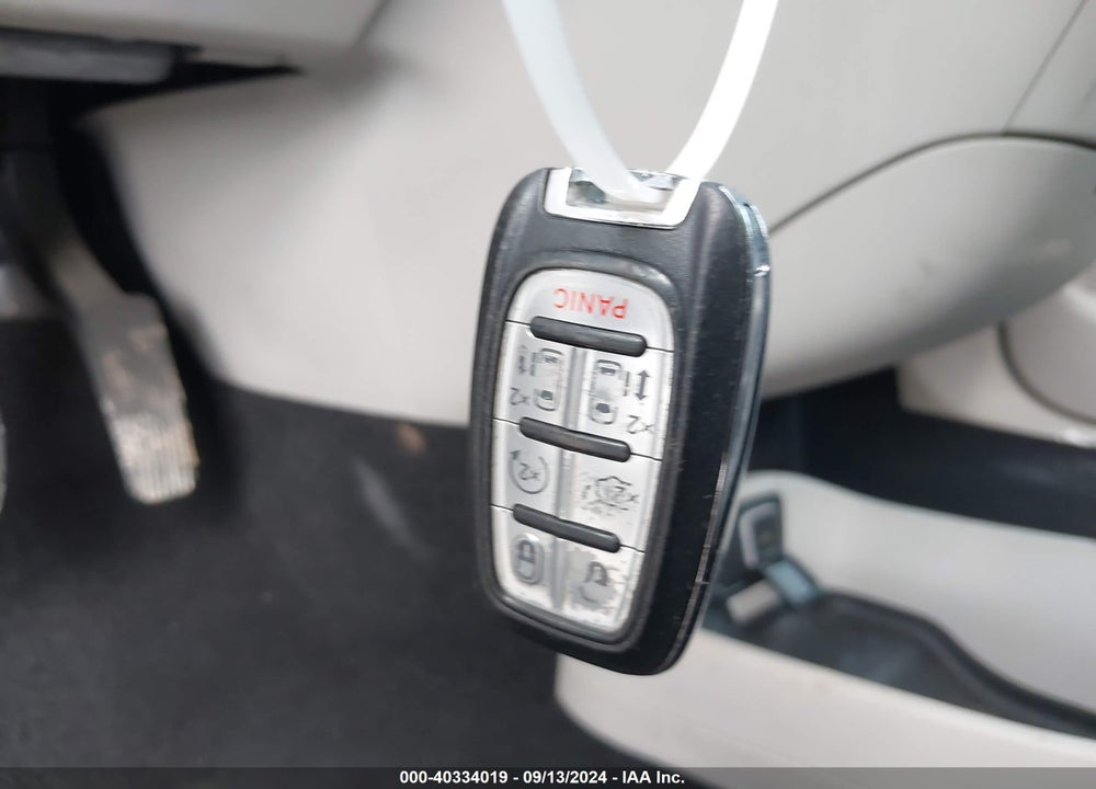 2018 CHRYSLER PACIFICA TOURING L VIN: 2C4RC1BG1JR120511