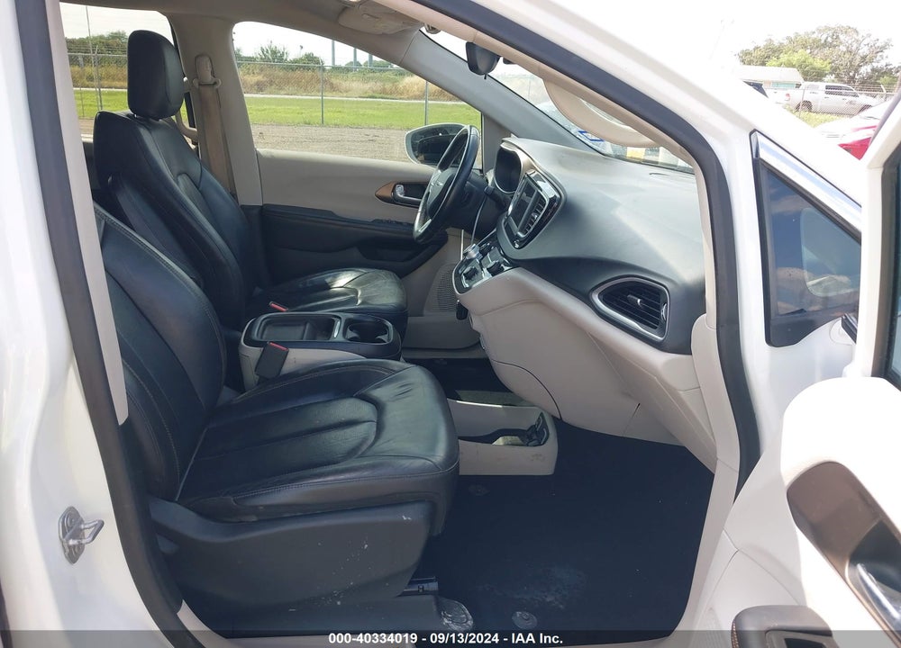 2018 CHRYSLER PACIFICA TOURING L VIN: 2C4RC1BG1JR120511