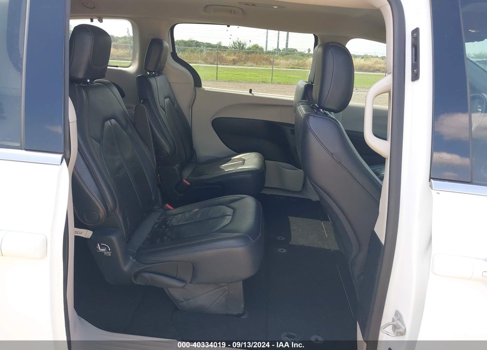 2018 CHRYSLER PACIFICA TOURING L VIN: 2C4RC1BG1JR120511