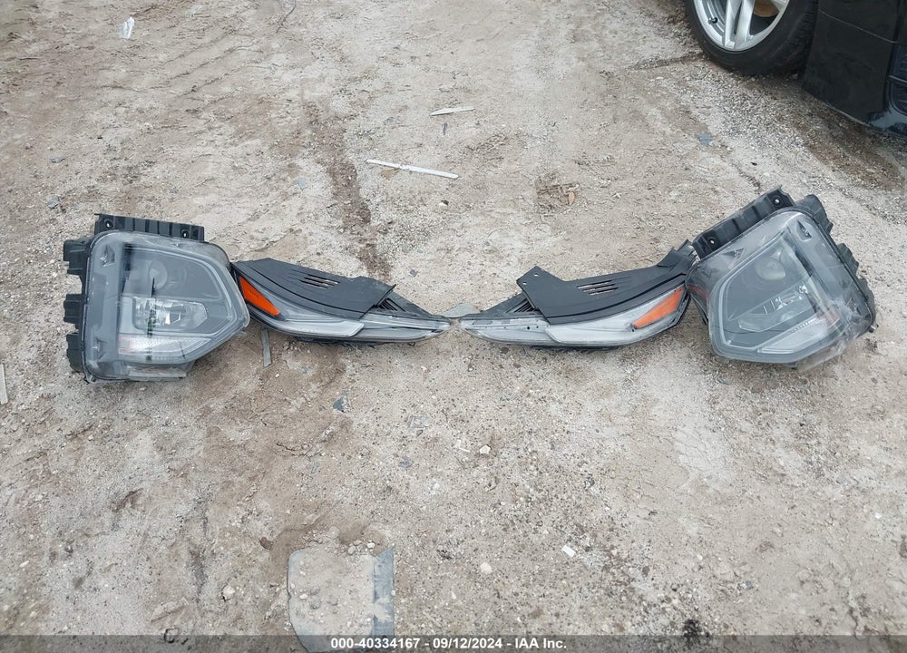 2019 HYUNDAI SANTA FE SE VIN: 5NMS23AD3KH098059