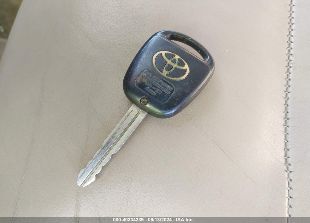 2002 TOYOTA LAND CRUISER VIN: JTEHT05J322020483