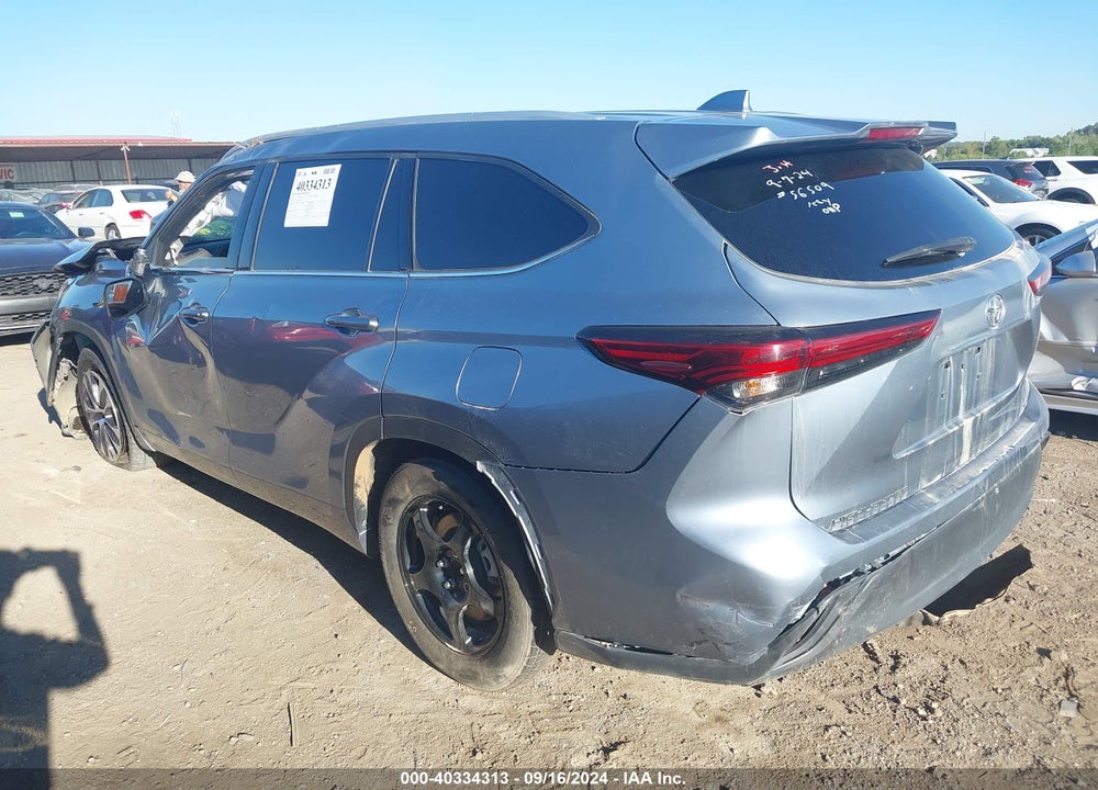 2022 TOYOTA HIGHLANDER XLE VIN: 5TDGZRAH8NS119173