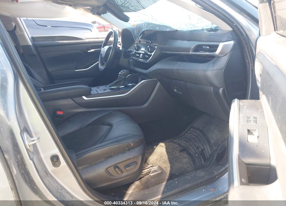 2022 TOYOTA HIGHLANDER XLE VIN: 5TDGZRAH8NS119173