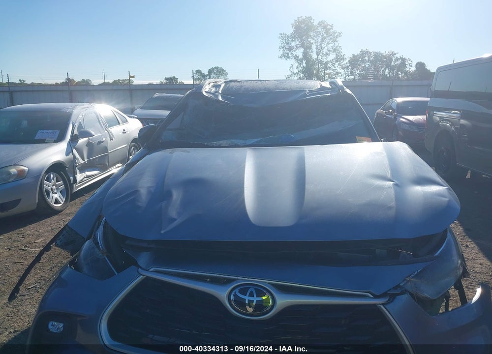 2022 TOYOTA HIGHLANDER XLE VIN: 5TDGZRAH8NS119173