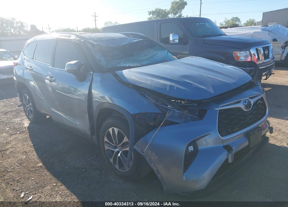 2022 TOYOTA HIGHLANDER XLE VIN: 5TDGZRAH8NS119173